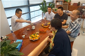 湖南商會家具協(xié)會會長李祖成先生到訪漆強化工.jpg 湖南商會家具協(xié)會會長李祖成先生到訪漆強化工.jpg