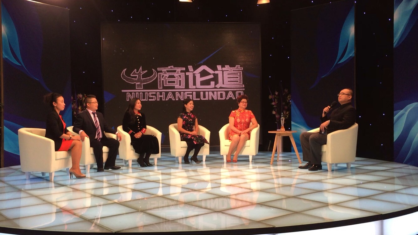 漆強(qiáng)化工總經(jīng)理張文與各位專家 節(jié)目錄制現(xiàn)場.jpg